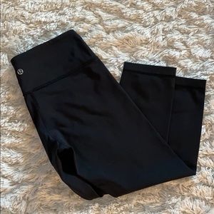 Lululemon black cropped leggings